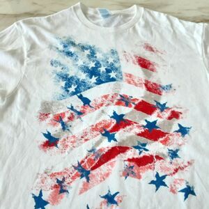 NWOT AMERICA STARS & STRIP T-SHIRT SZ M